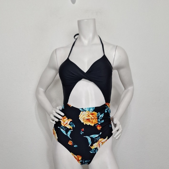 Cupshe "NEW" Black Floral Cut-Out Adjustable Lace Up One Piece Swimsuit Size M - Picture 1 of 11